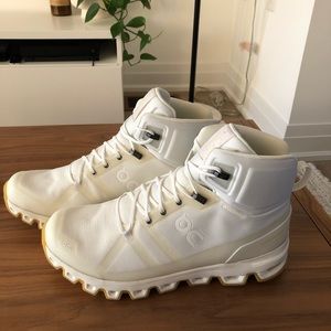 ON undyed hiking boot size 9.5